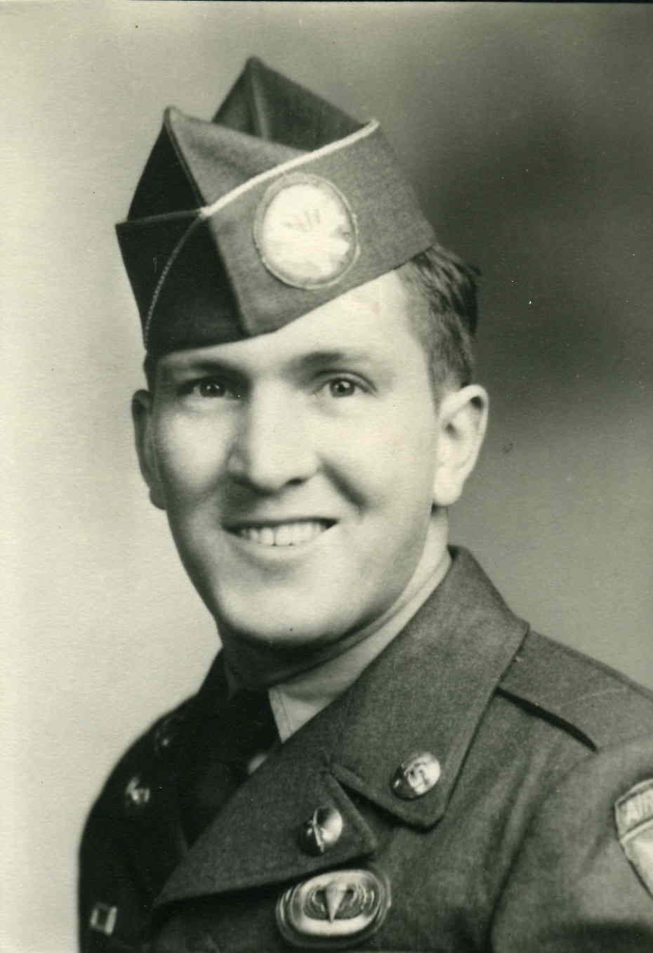 A portrait of Luther Korns in uniform.