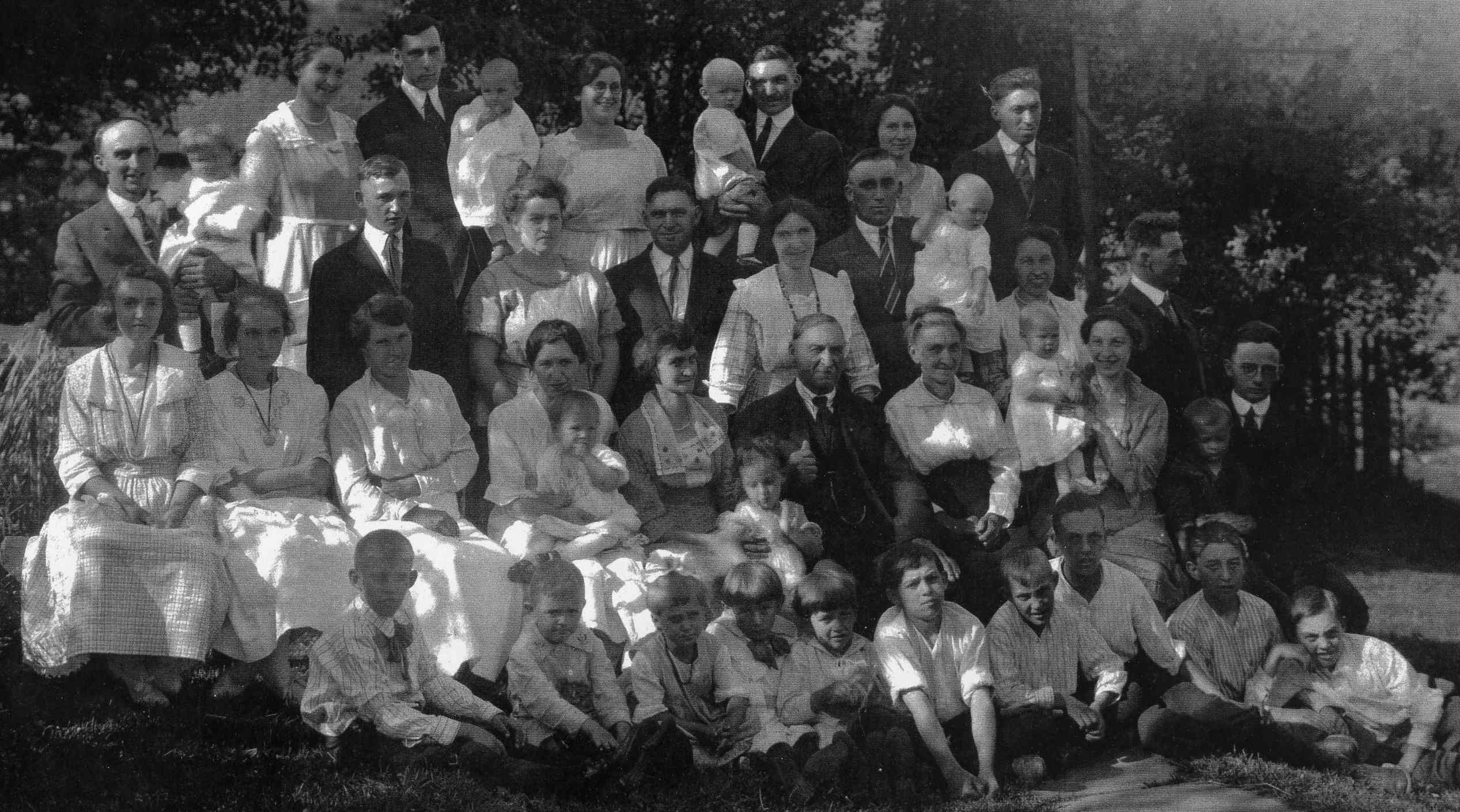 Peter Petenbrink extended family photo.