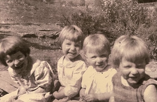 Picture of Dolores and her siblings