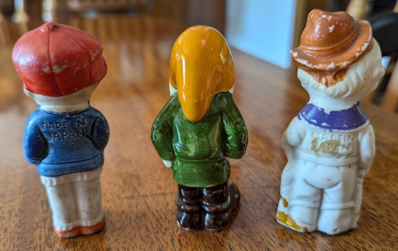 Rear of figurines.