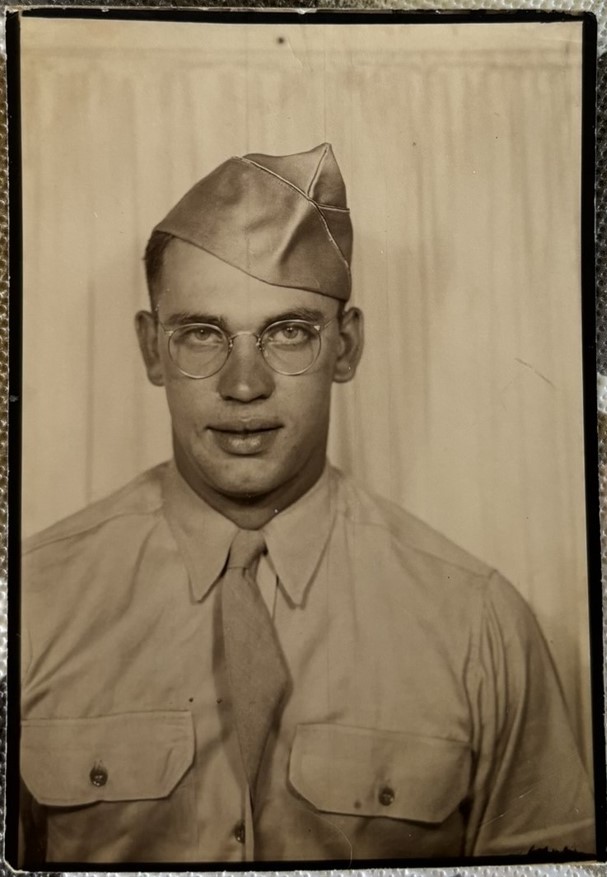 Army photo of Luther Dietle.