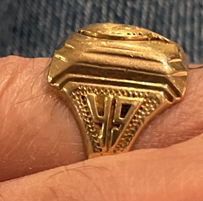 Side view of Roy Dietle's class ring.