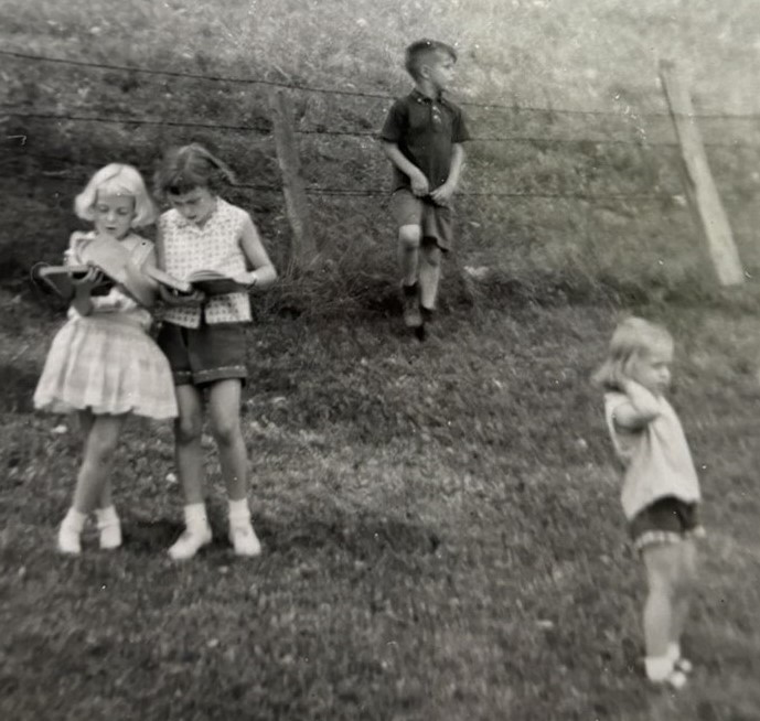 Grandchildren of Irvin and Alma Dietle.