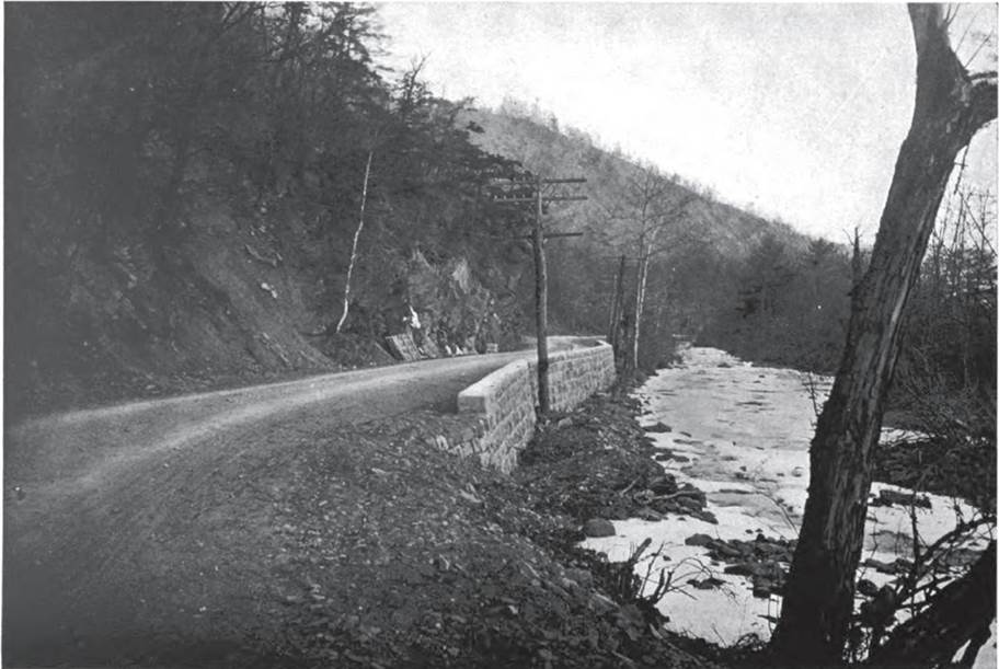 A photo of a 1906 road improvement between Corriganville and Barrelville 
