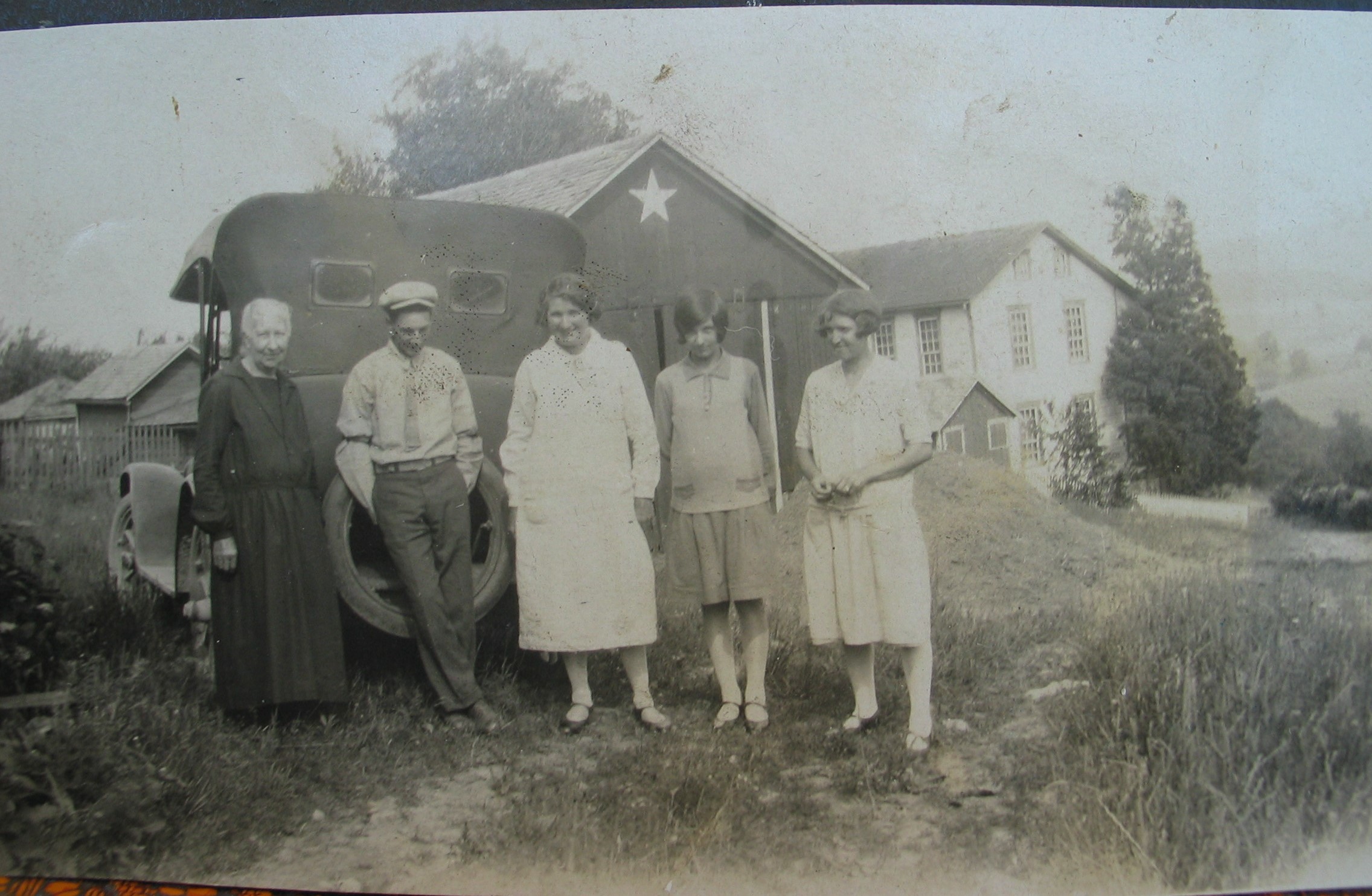 Wilson Korns family farm with car