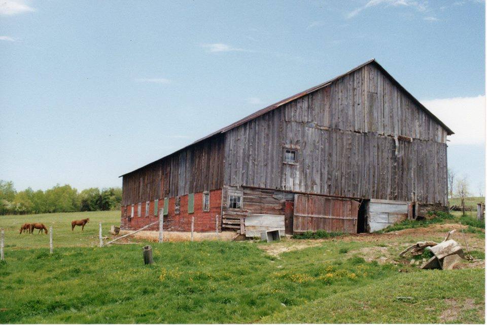 Exterior of the Calvin Bittner barn.