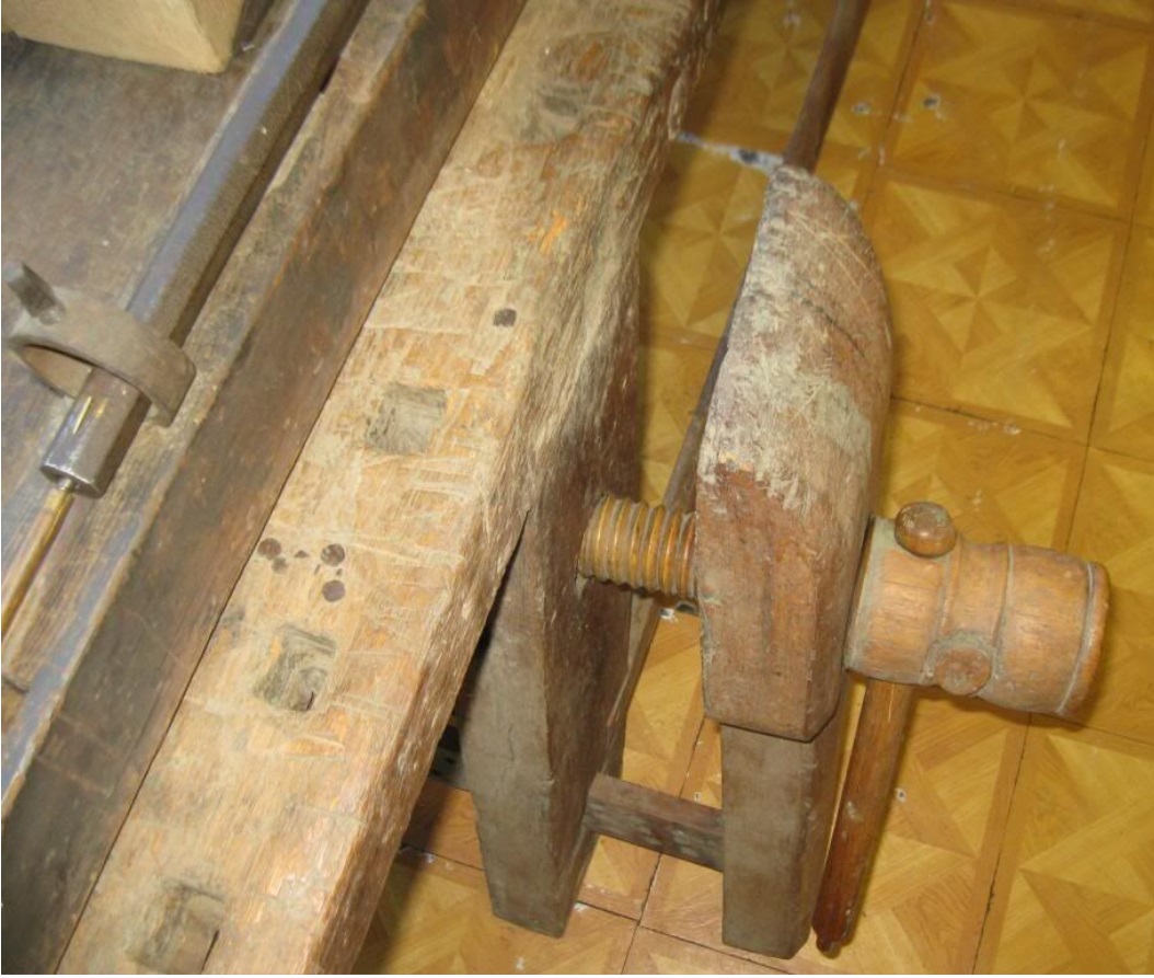 This shows a wooden vice that is built integral  to a rifling bench that is attributed to Bedford County gunsmith William Defibaugh, Sr.