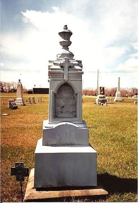  The tombstone of Jonathan Dormayer.